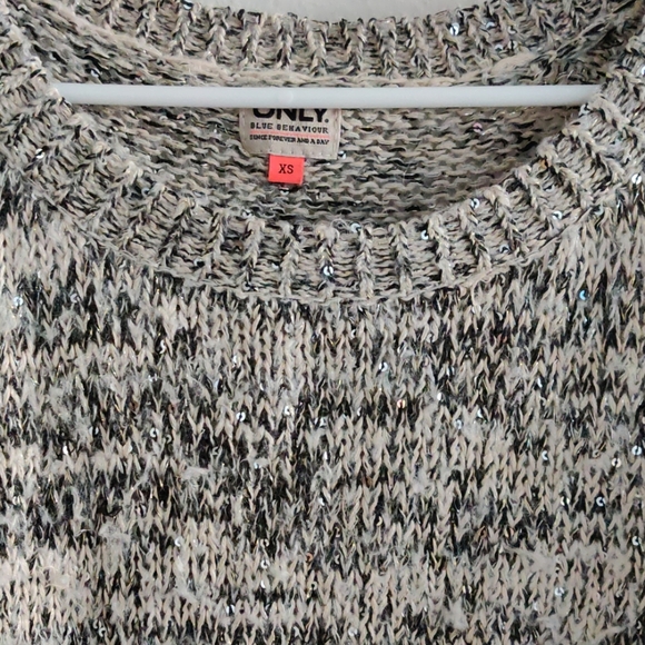 Sweater - Picture 2 of 6